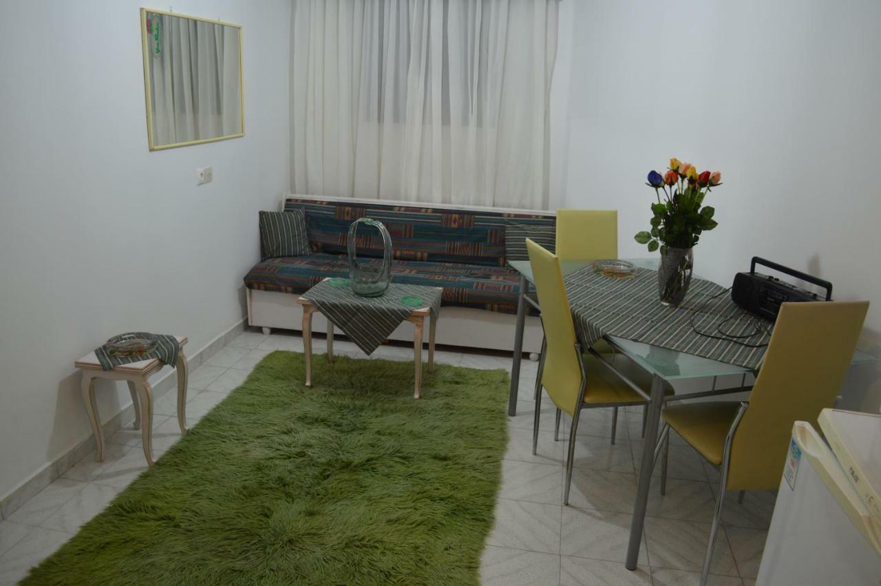 Apartment In The Center Of Aigio F Kültér fotó